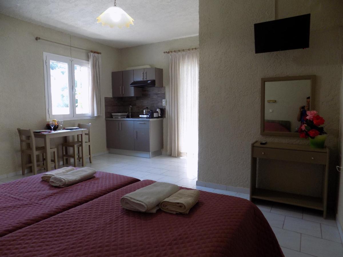 Afrodite Spacious Apartments! Agia Efimia Exterior photo